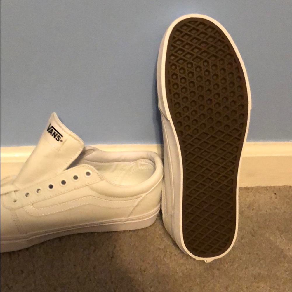 White vans - Picture 2 of 3